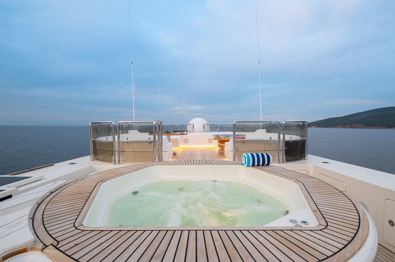 yachtImage_ext_756_17901