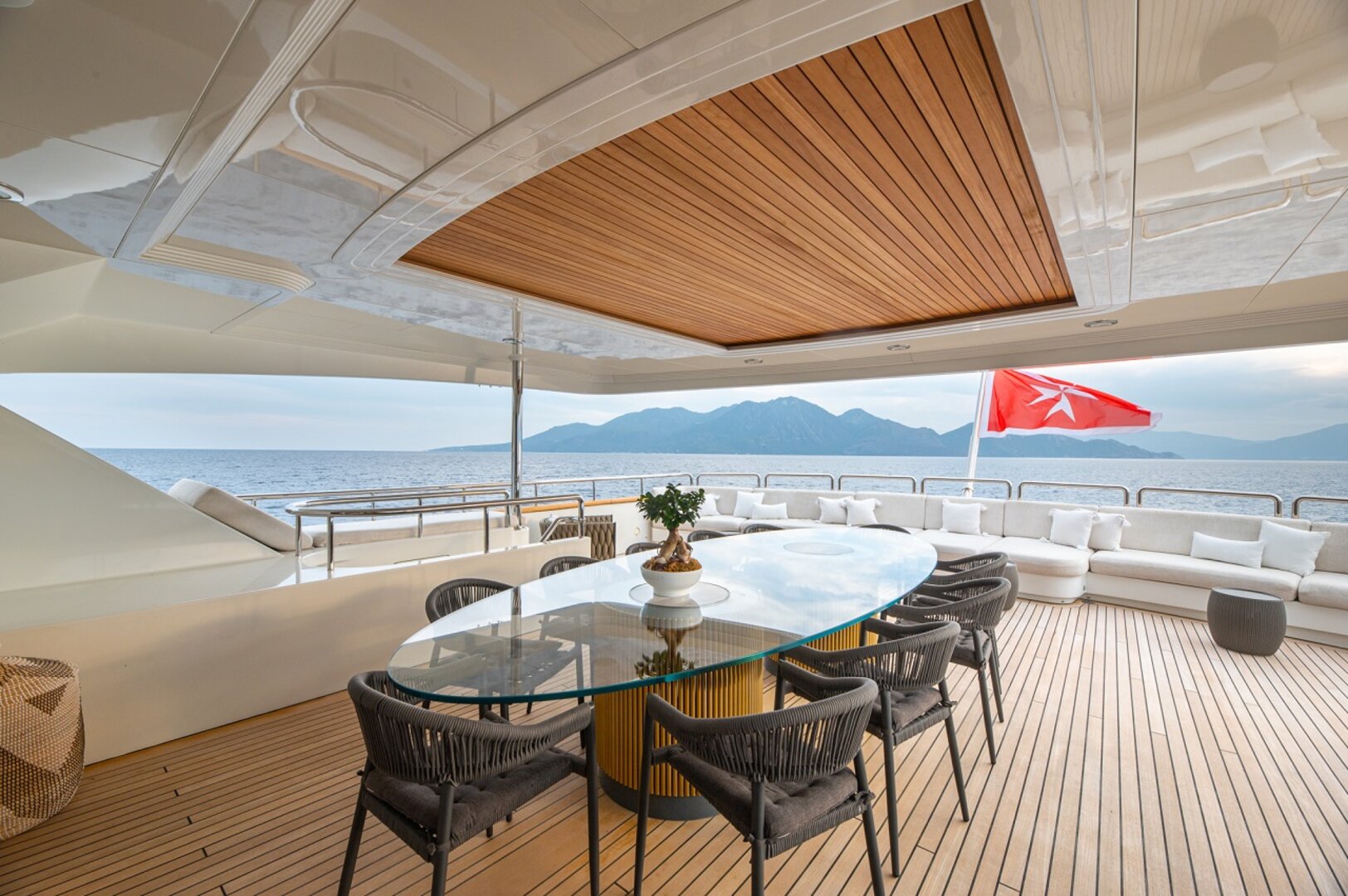 yachtImage_ext_756_17903