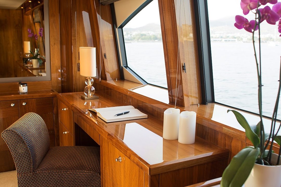 yachtImage_int_306_5726