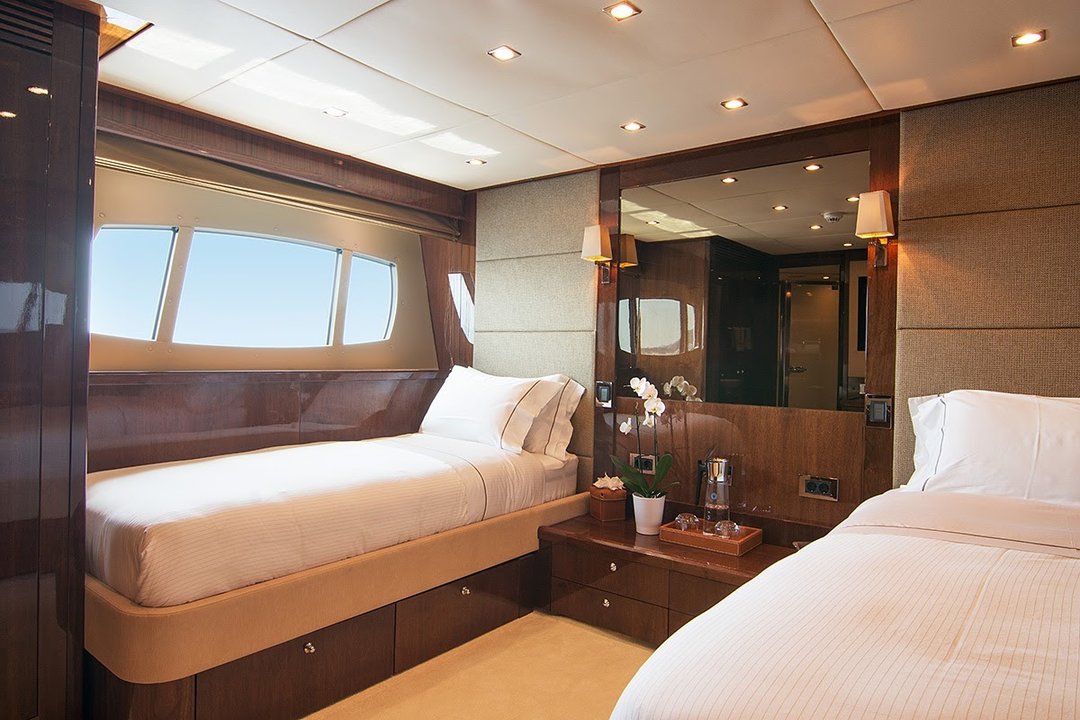 yachtImage_int_306_5728